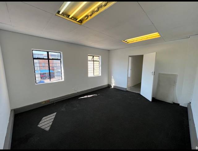 280M² WAREHOUSE TO LET IN STRIJDOMPARK